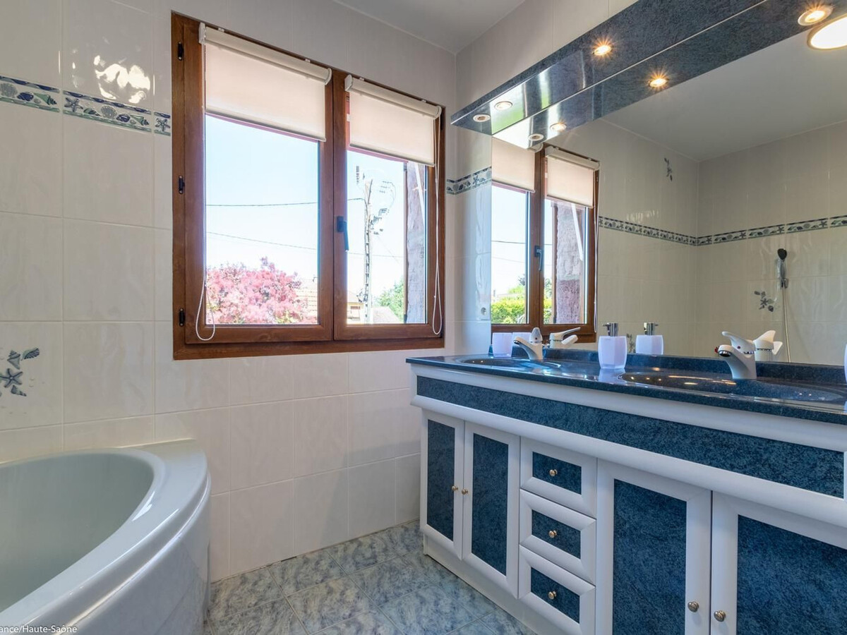 Le Saussis : gîte 4 chambres, piscine chauffée et jacuzzi - Photo 20