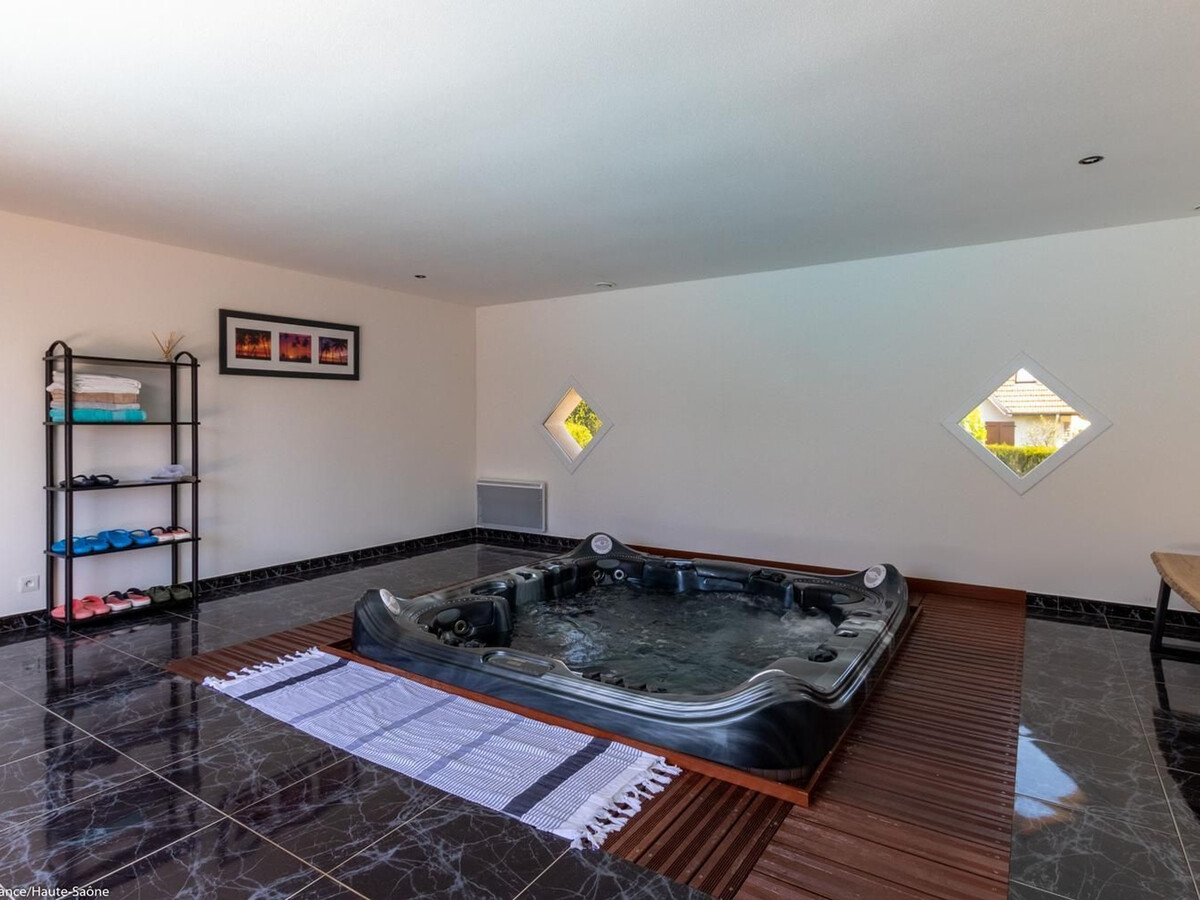 Le Saussis : gîte 4 chambres, piscine chauffée et jacuzzi - Photo 32