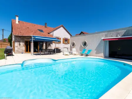 Location gite à Villers lès Luxeuil, Confort moderne dans les Vosges du Sud avec piscine et jacuzzi