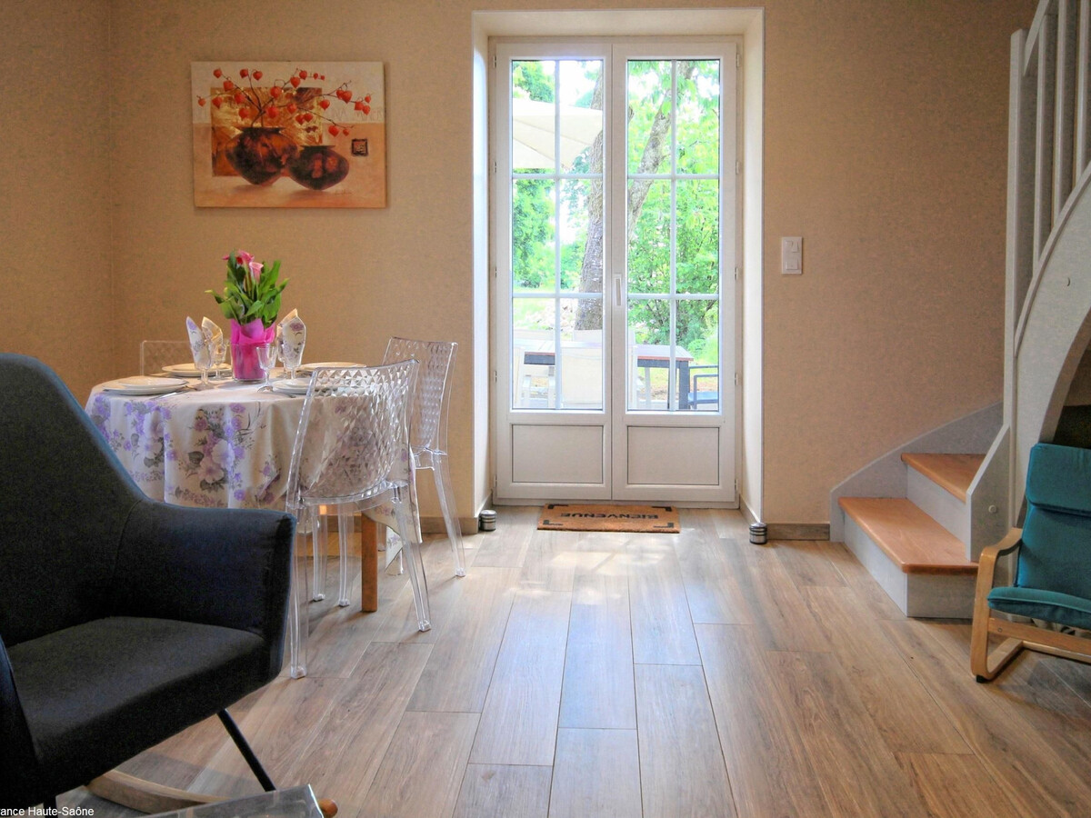 Gîte rénové 4 pers. au parc du Château de Montagney - Photo 2