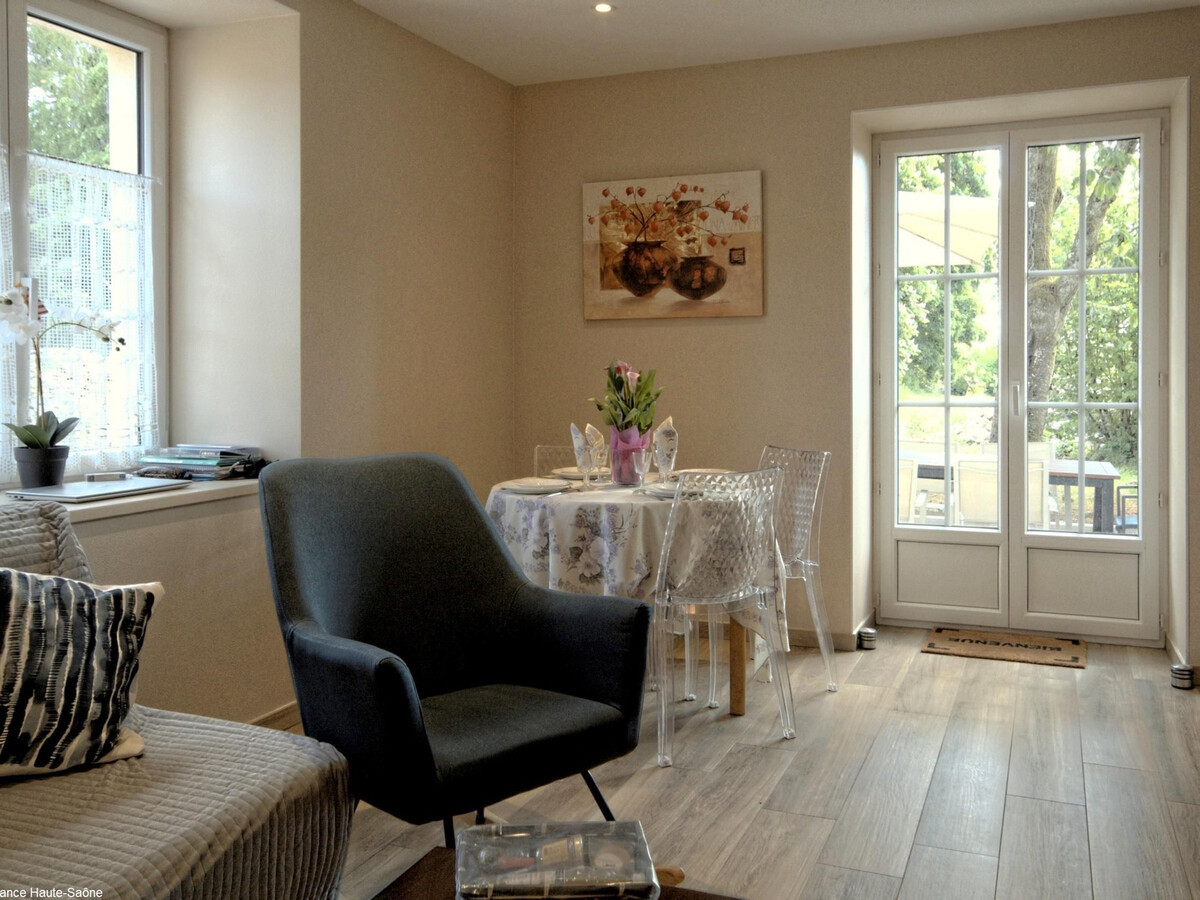 Gîte rénové 4 pers. au parc du Château de Montagney - Photo 9