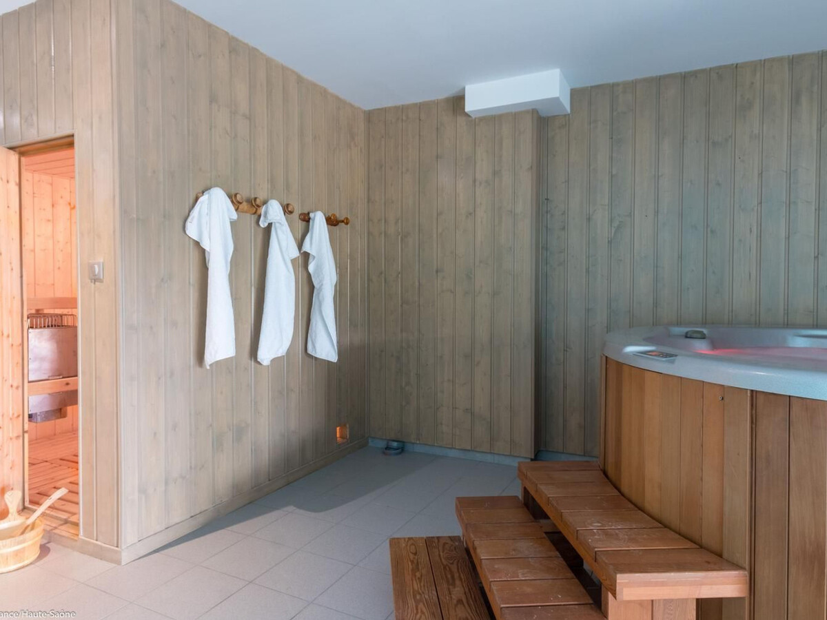 Magney, gîte 12ème siècle avec spa et piscine couverte - Photo 31