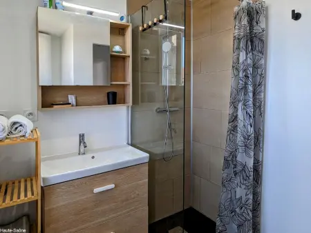 Gîte rénové 6 personnes avec jardin à Héricourt : photo 8
