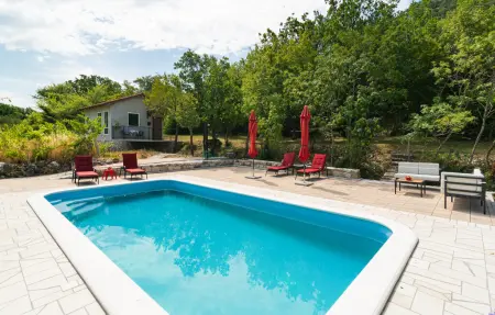 Location maison à Omis