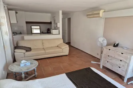 Location maison à Le Luc, Villa à Le Luc avec Piscine et Vignes