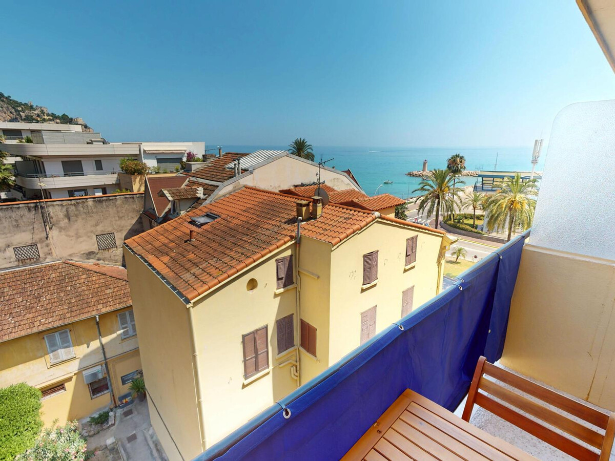 Studio rénové vue mer, dernier étage à Menton - Photo 1
