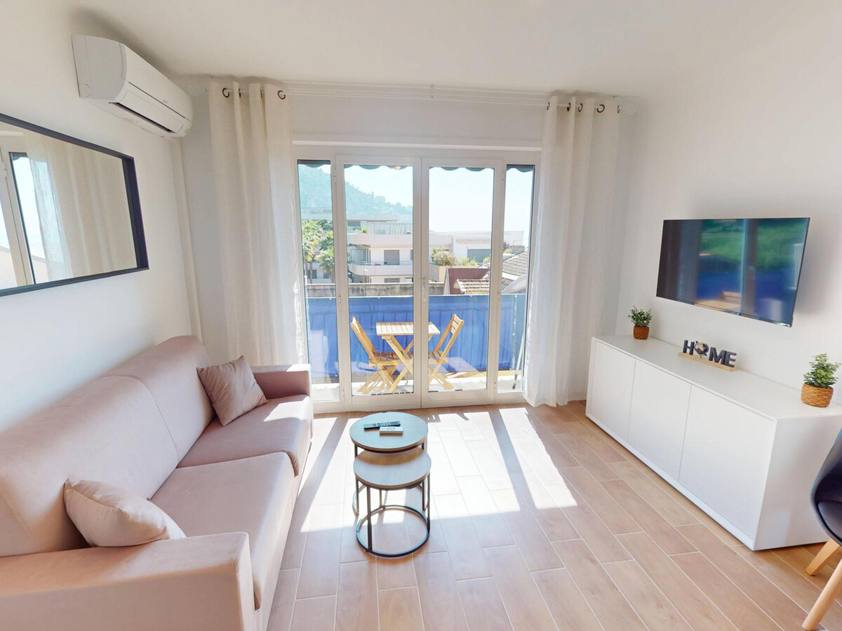 Studio rénové vue mer, dernier étage à Menton - Photo 7