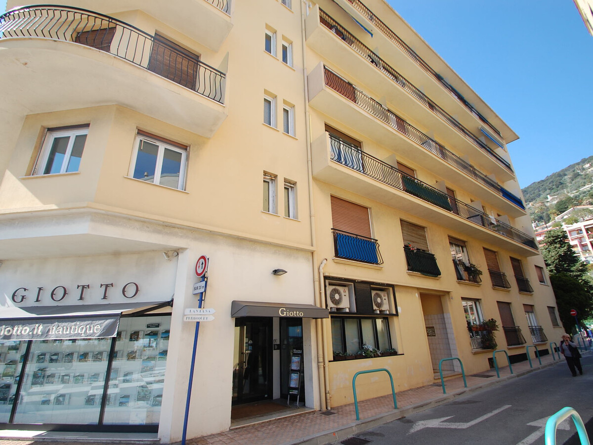 Studio rénové vue mer, dernier étage à Menton - Photo 13