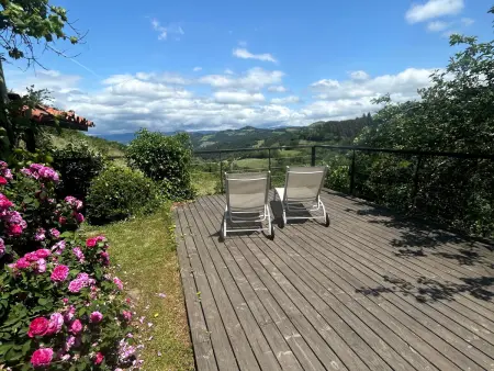 Location gite à Tailhac, Retraite pour Couple dans Maison de Vigne avec Terrasse