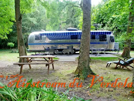 Location gite à La Ménitré, Escapade insolite dans une Airstream vintage en Anjou
