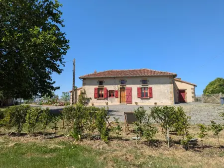 Maison authentique avec piscine et jardin privé à Abzac - Photo 5