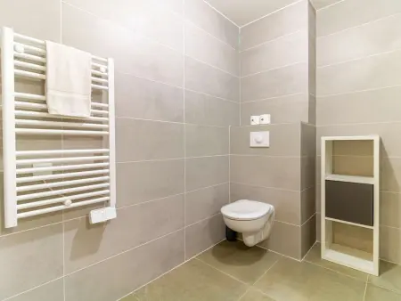Appartement lumineux, terrasse 42 m² et plage à 300 m, Bormes-les-Mimosas : photo 8