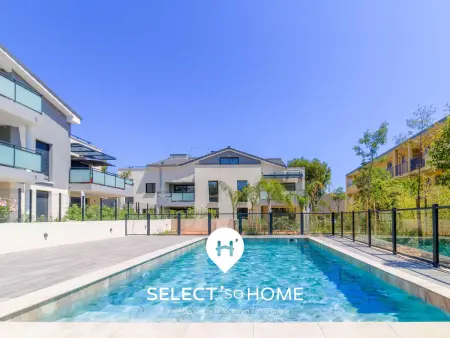 Location appartement à Bormes les Mimosas, T2 moderne à La Favière avec piscine, 2 personnes