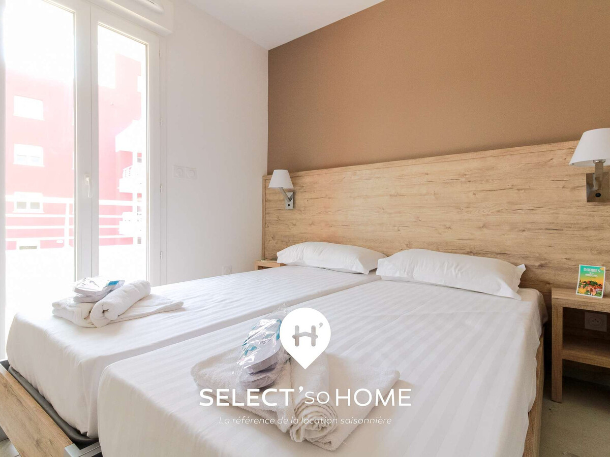 Duplex moderne à 2 pas de la plage, piscine et jardin - Photo 10