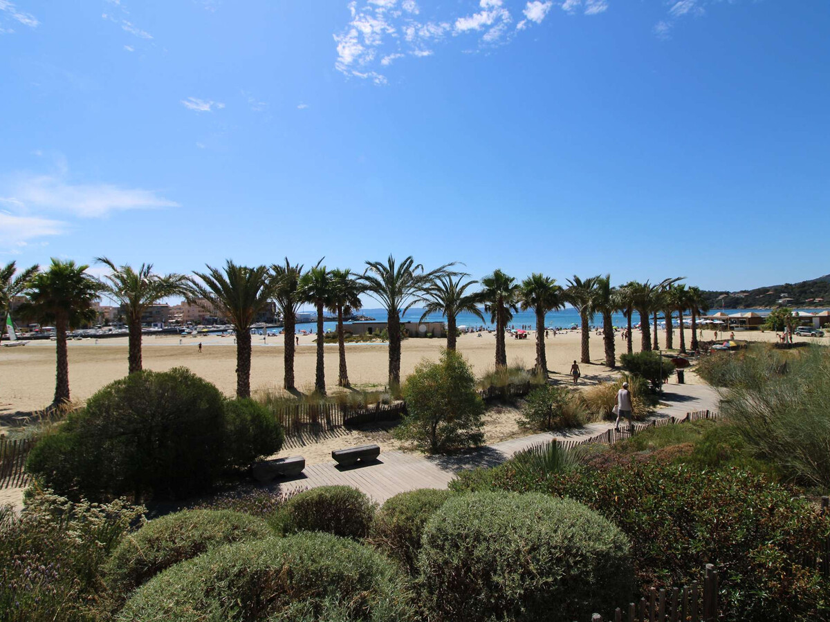 Clair Azur : appartement avec grande terrasse sud à Bormes - Photo 10