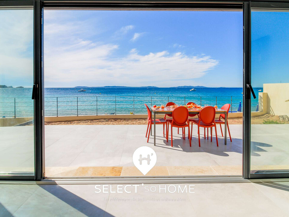 Appartement 6 pers. au Lavandou, terrasse pieds dans le sable - Photo 2