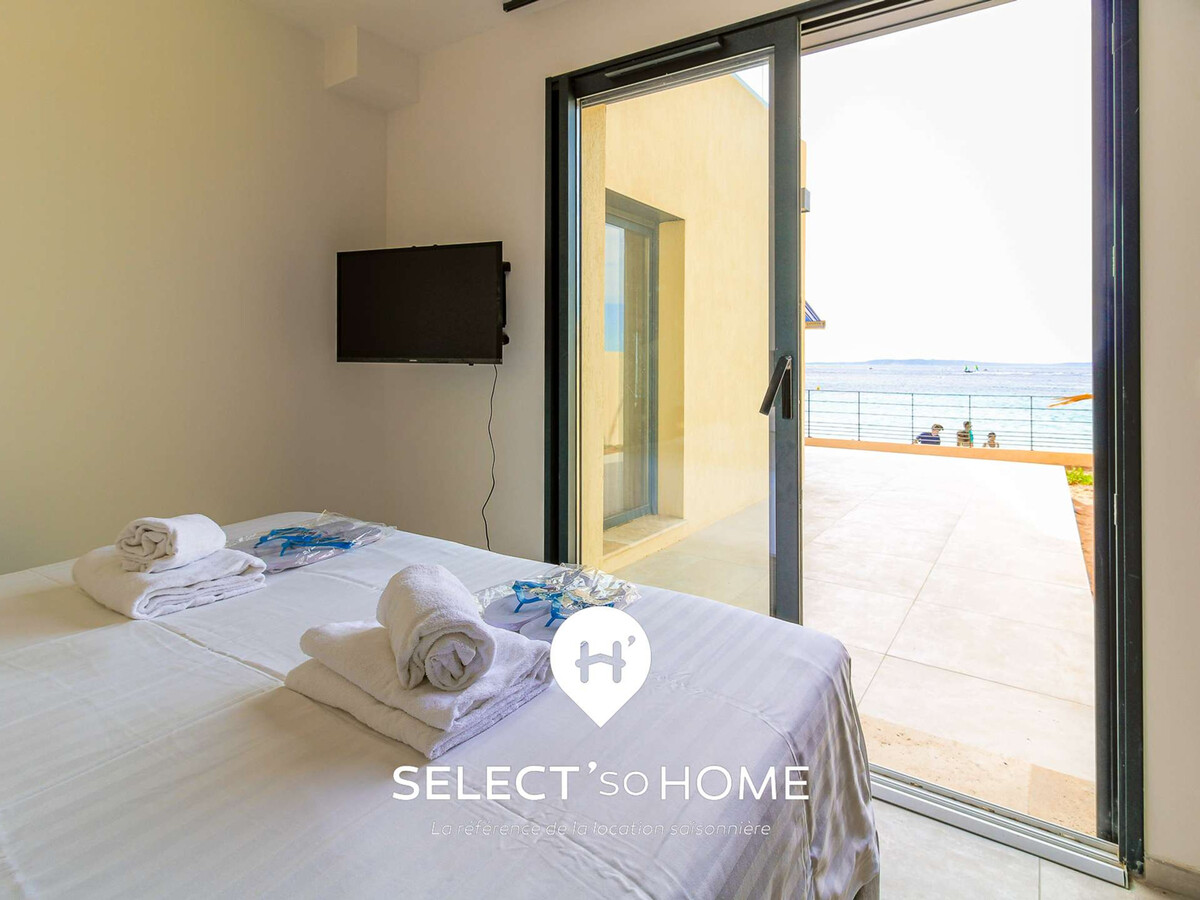 Appartement 6 pers. au Lavandou, terrasse pieds dans le sable - Photo 6