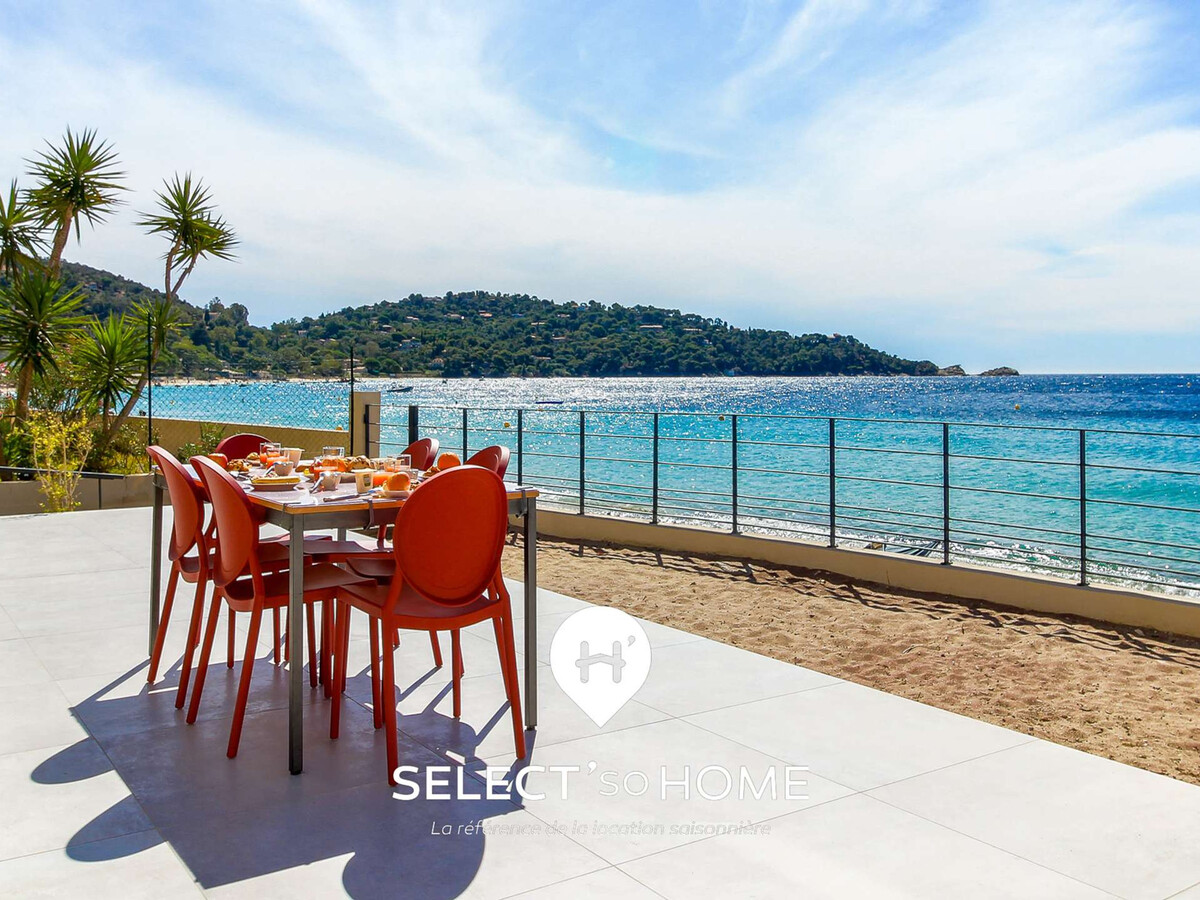 Appartement 6 pers. au Lavandou, terrasse pieds dans le sable - Photo 12