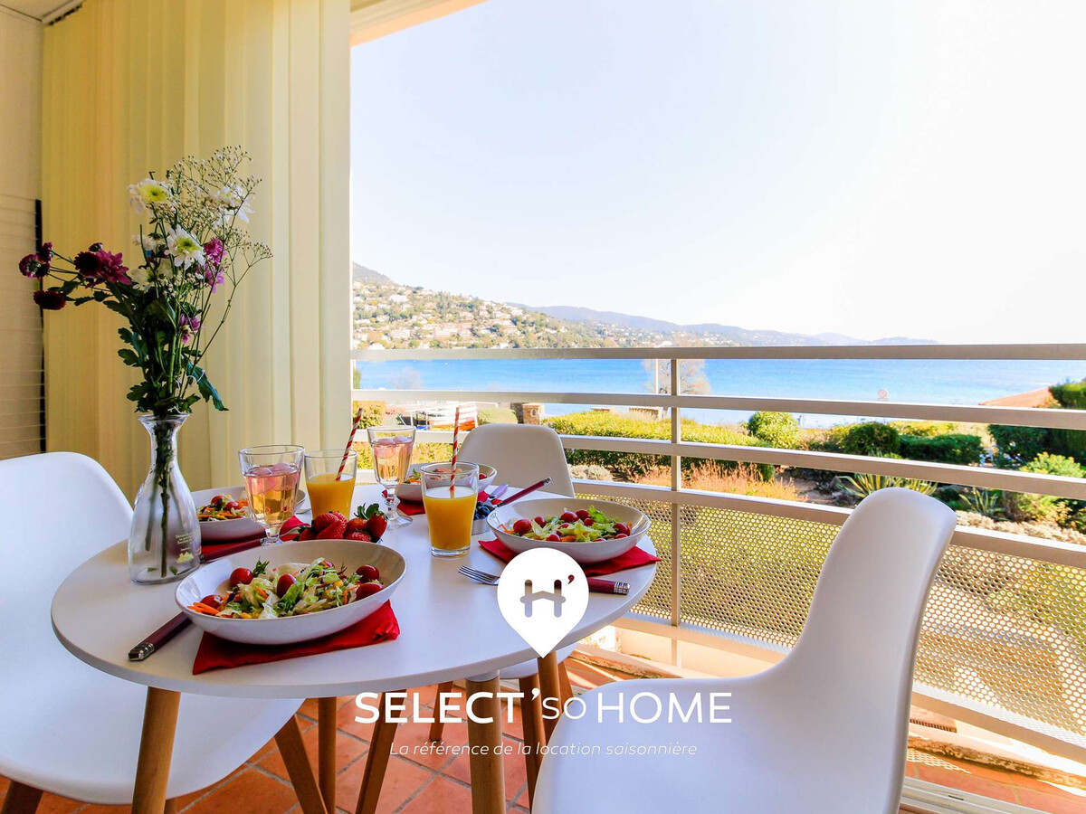 Appartement vue mer pieds dans l'eau au Lavandou - Photo 1
