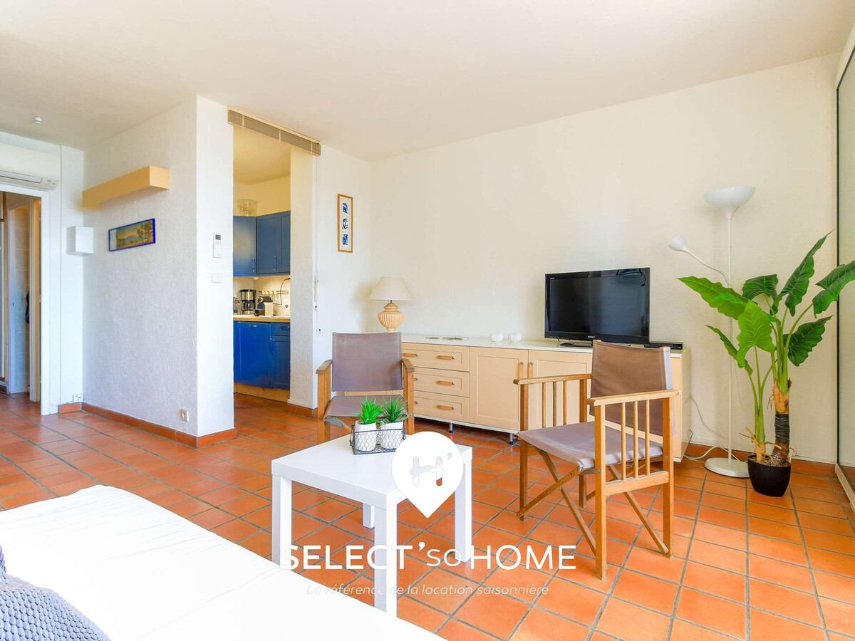 Appartement vue mer pieds dans l'eau au Lavandou - Photo 4