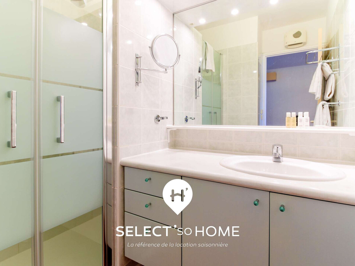 Appartement vue mer pieds dans l'eau au Lavandou - Photo 8