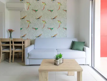 Location appartement à Bormes les Mimosas, 3 pièces avec terrasses et animaux acceptés à La Favière