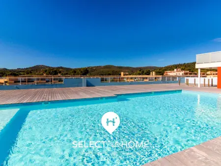 Location appartement à Bormes les Mimosas, T2 moderne avec piscine rooftop et parking sécurisé à La Favière