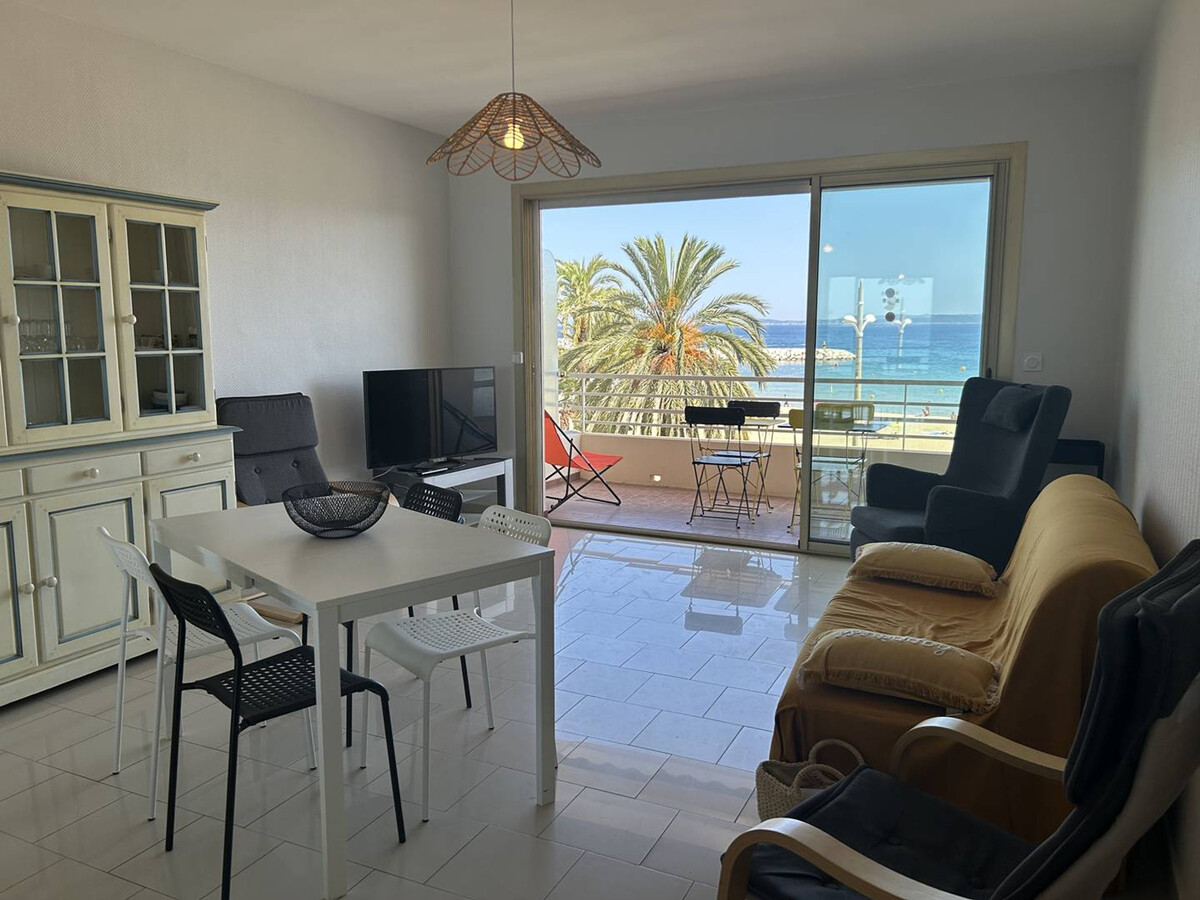 Appartement 3 pièces climatisé vue mer, centre Le Lavandou - Photo 2