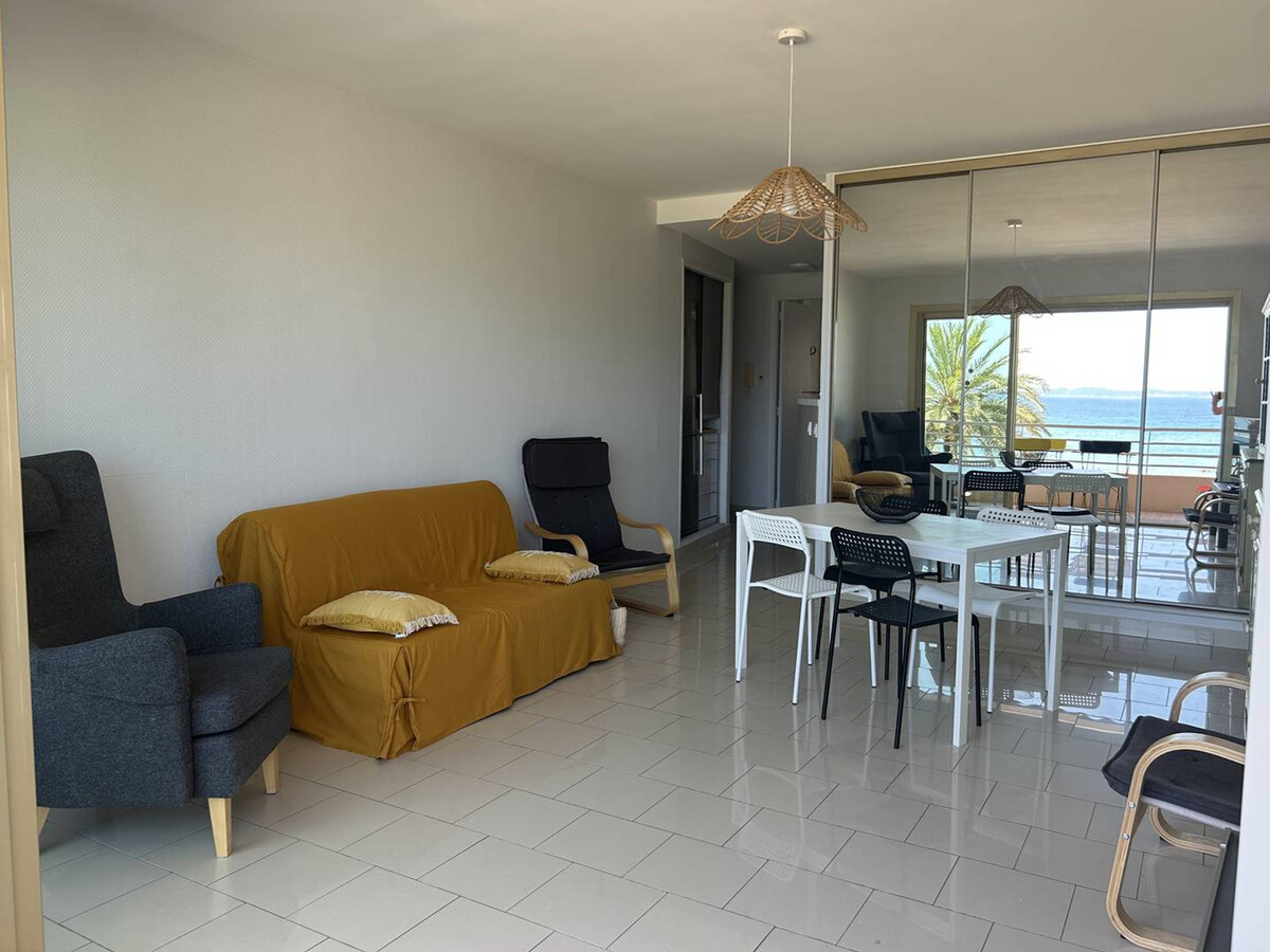Appartement 3 pièces climatisé vue mer, centre Le Lavandou - Photo 3