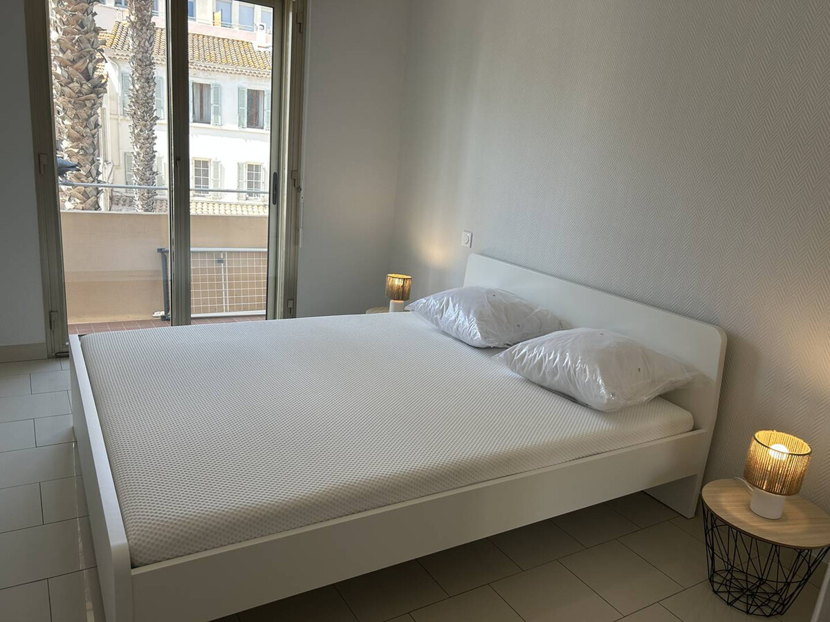 Appartement 3 pièces climatisé vue mer, centre Le Lavandou - Photo 4