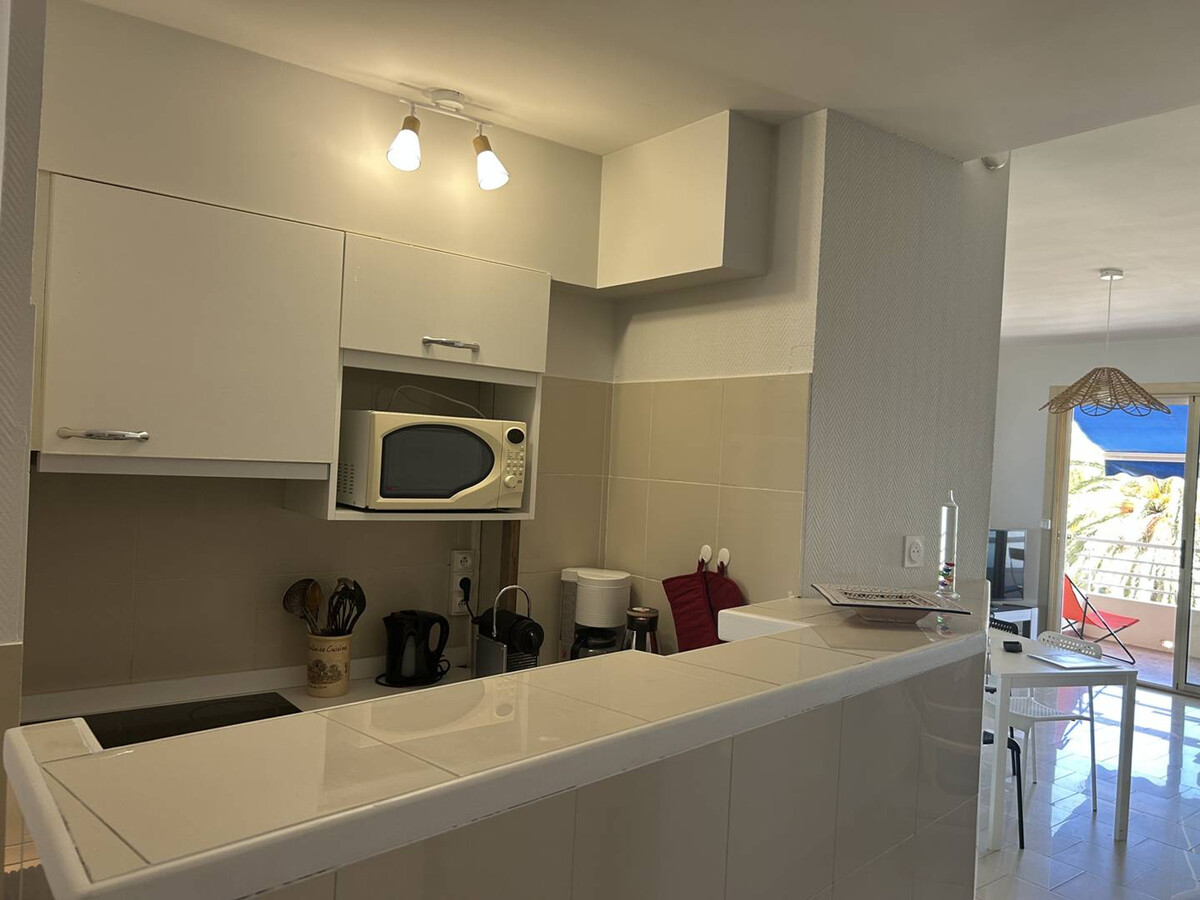 Appartement 3 pièces climatisé vue mer, centre Le Lavandou - Photo 8