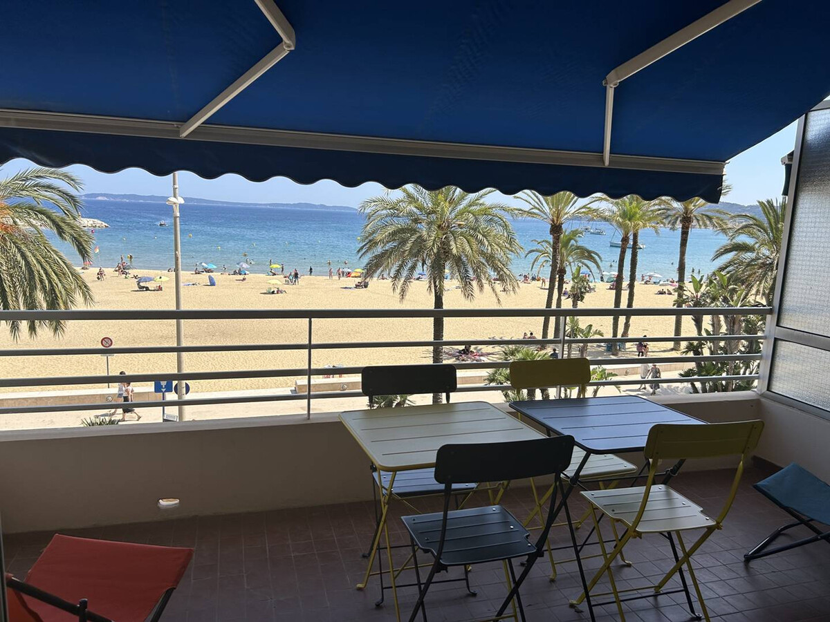 Appartement 3 pièces climatisé vue mer, centre Le Lavandou - Photo 12