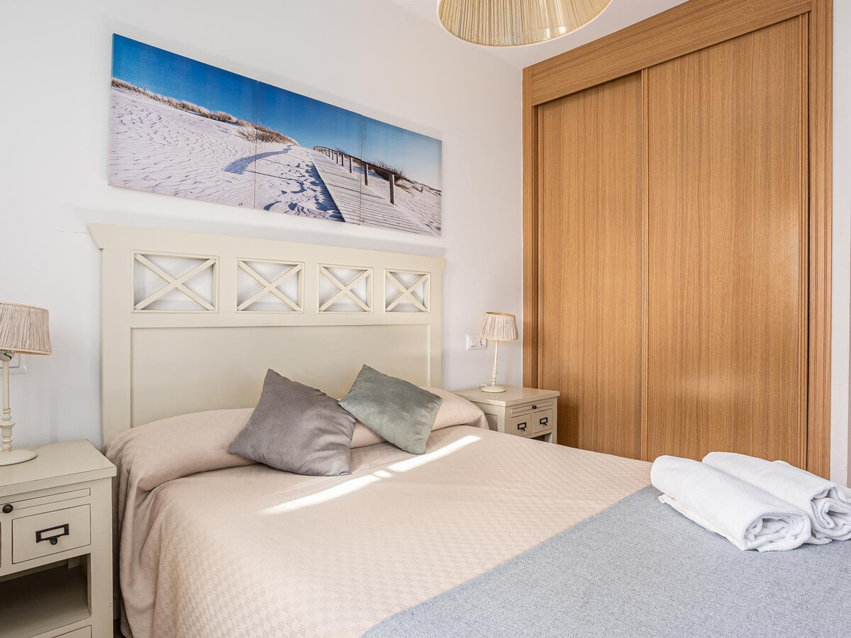 Appartement rez-de-jardin Chiclana, 550m de la plage - Photo 18