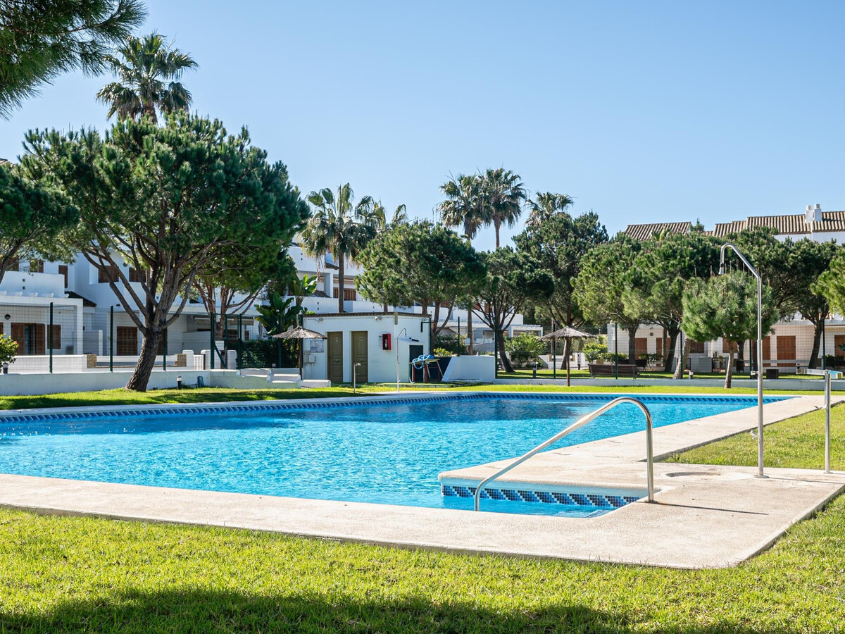 Appartement 2 chambres avec terrasse et piscine à Chiclana - Photo 4