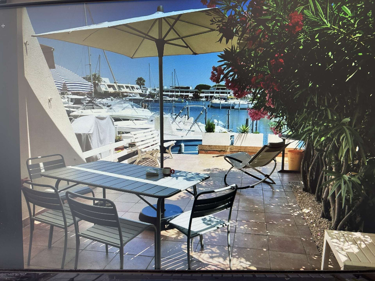 Duplex climatisé avec terrasse 20 m² à Port Camargue - Photo 1