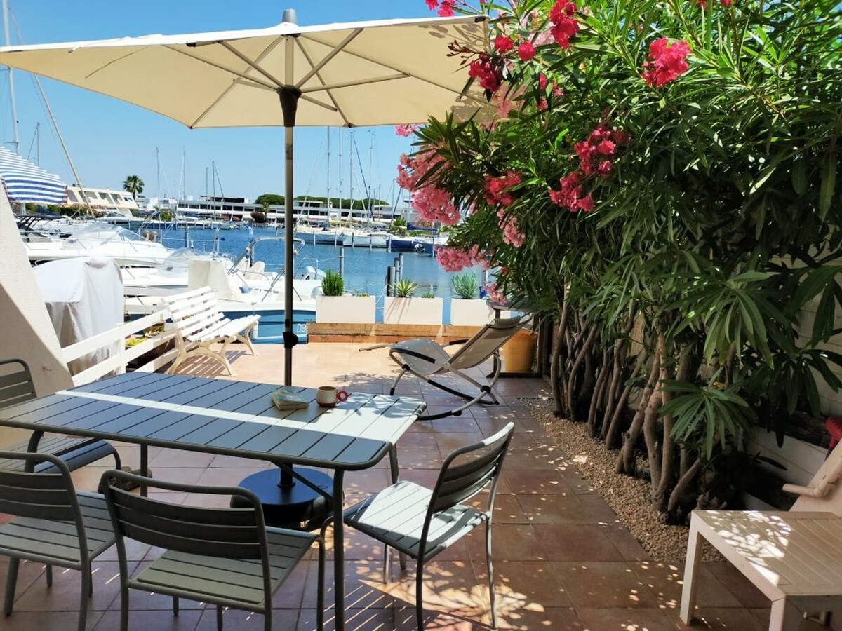 Duplex climatisé avec terrasse 20 m² à Port Camargue - Photo 2