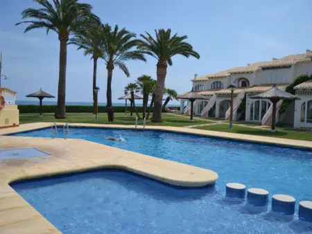 Location appartement à Denia, Appartement bord de mer à Denia avec Wi-Fi, jardin et piscine