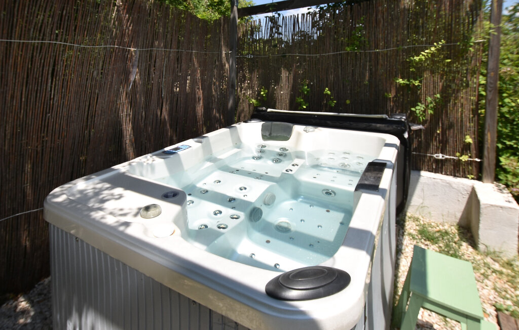 Maison 1 chambre avec jacuzzi intérieur à Mazan - Photo 2