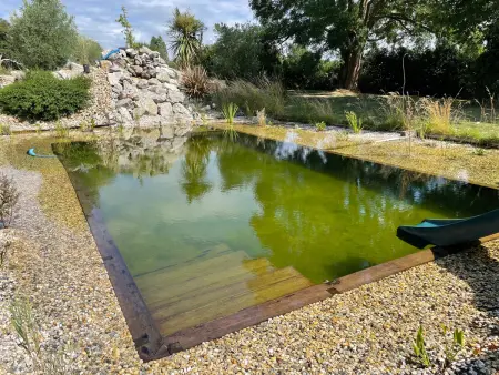 Location gite à Teloché, Gîte de charme près du Mans pour 4 avec piscine naturelle