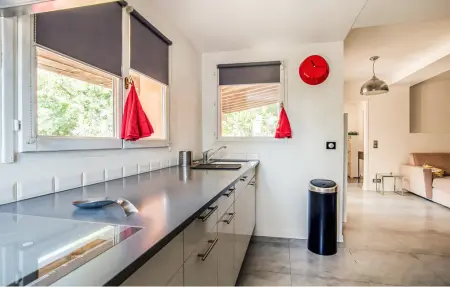 Appartement avec piscine privée à Callas : photo 7