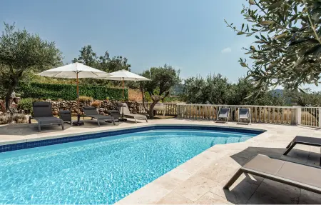 Appartement avec piscine privée à Callas : photo 10