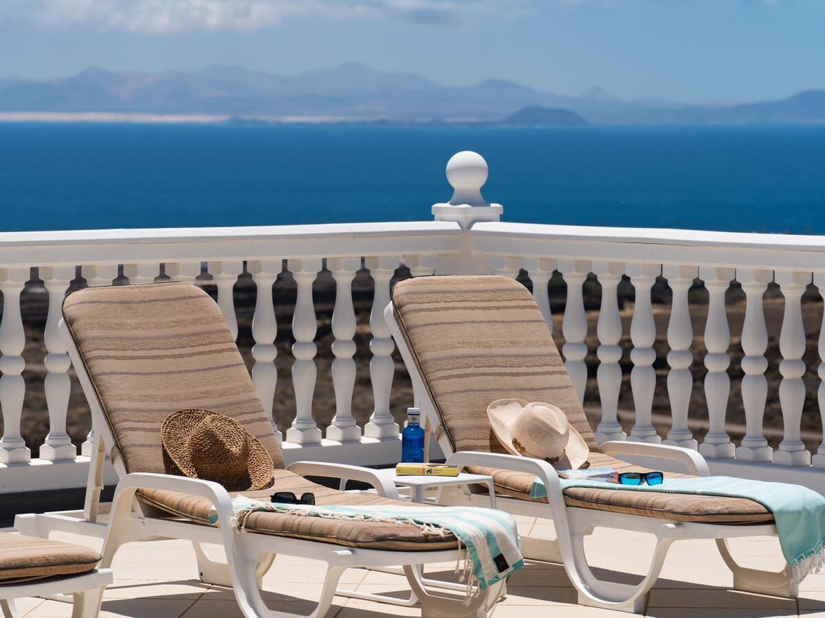 Villa 4 chambres avec piscine chauffée et vue mer à Tías - Photo 3