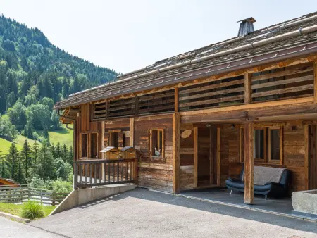 Location appartement à Le Grand Bornand, Grand chalet familial proche des pistes - Parking inclus