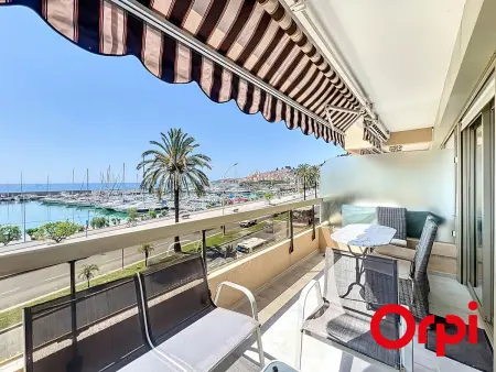 Location appartement à Menton, Studio moderne avec terrasse, climatisé, WIFI, 2 couchages à Menton