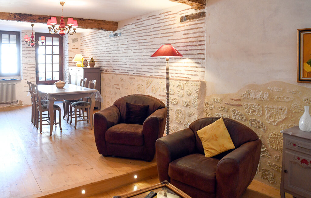 Maison 4 chambres à Aiguillon, proche commerces et activités - Photo 1
