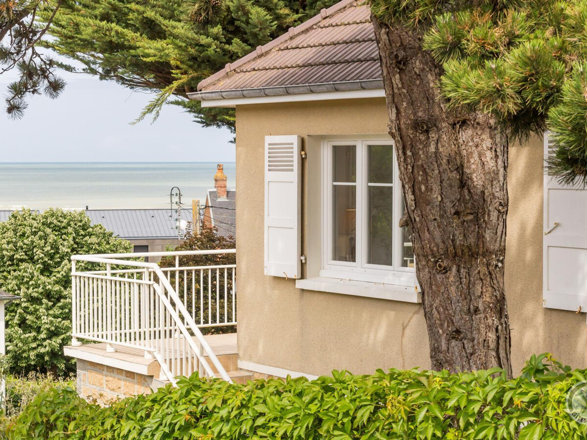 Maison années 60 à St Pair-sur-Mer, jardin et parking - Photo 1