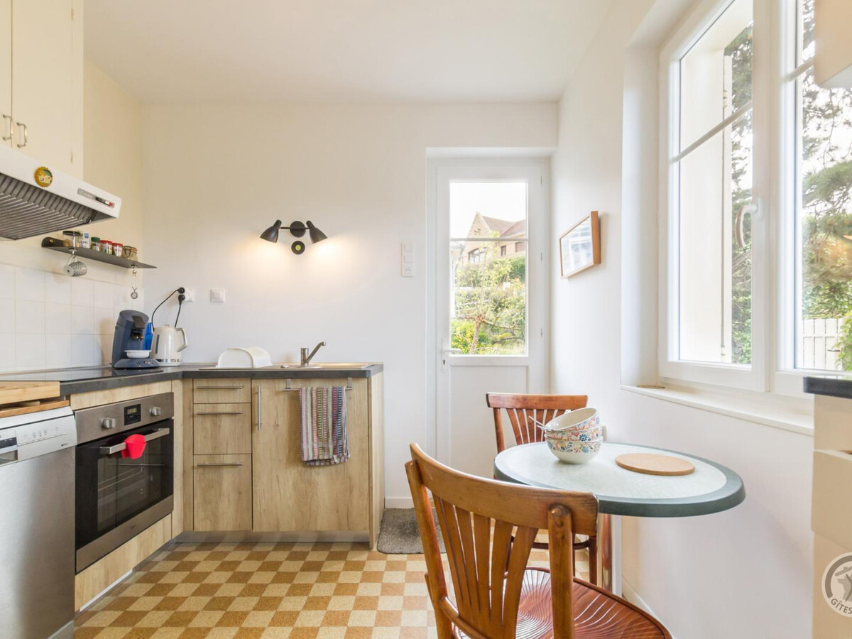 Maison années 60 à St Pair-sur-Mer, jardin et parking - Photo 2