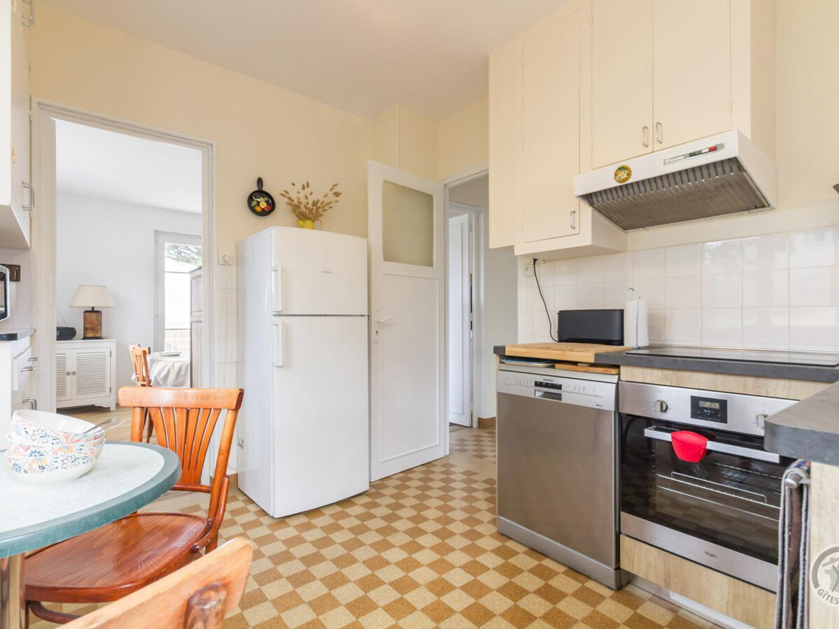 Maison années 60 à St Pair-sur-Mer, jardin et parking - Photo 5