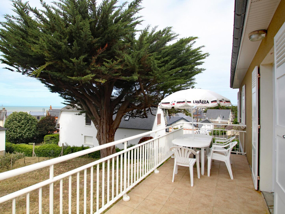 Maison années 60 à St Pair-sur-Mer, jardin et parking - Photo 10