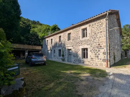 Location gite à Saint Arcons de Barges, Gîte de caractère rénové, jusquà 10 pers., jardin privé, Haute-Loire